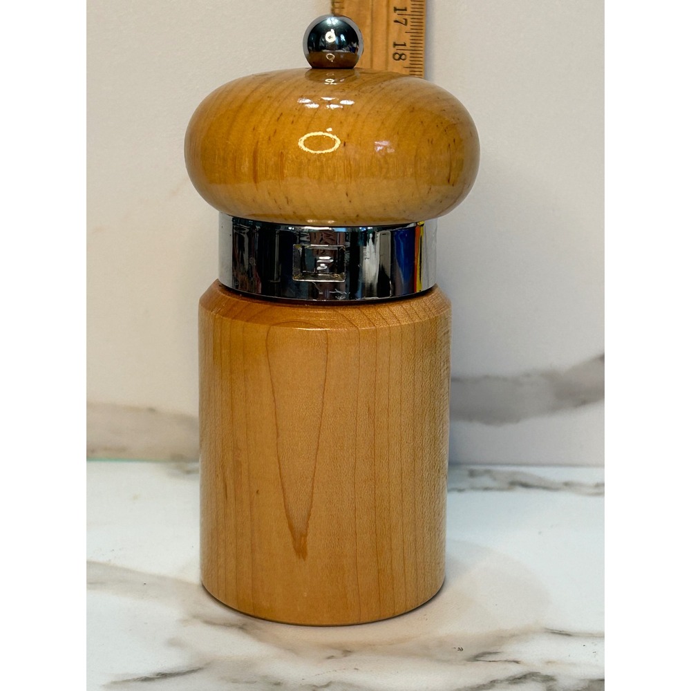 Vintage William Bounds Wood Pepper Mill Grinder Chrome Band Made in USA Vintage